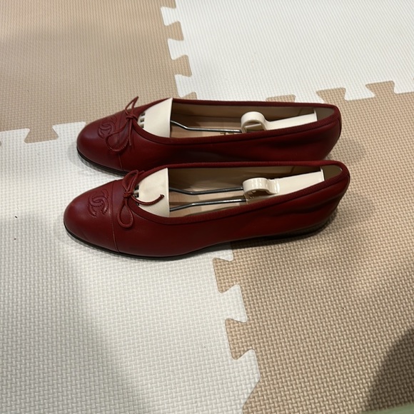 Vintage Leather Chanel Ballet Flats - like new condition - Picture 2 of 6